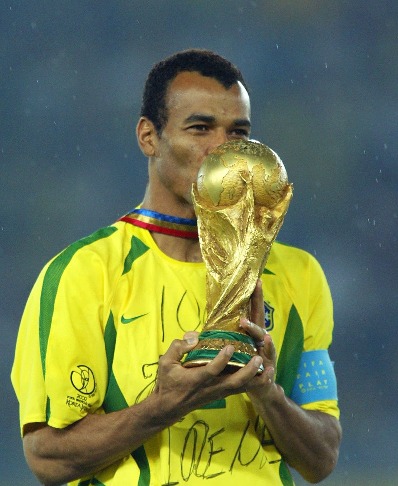 Cafu kissing the World Cup trophy